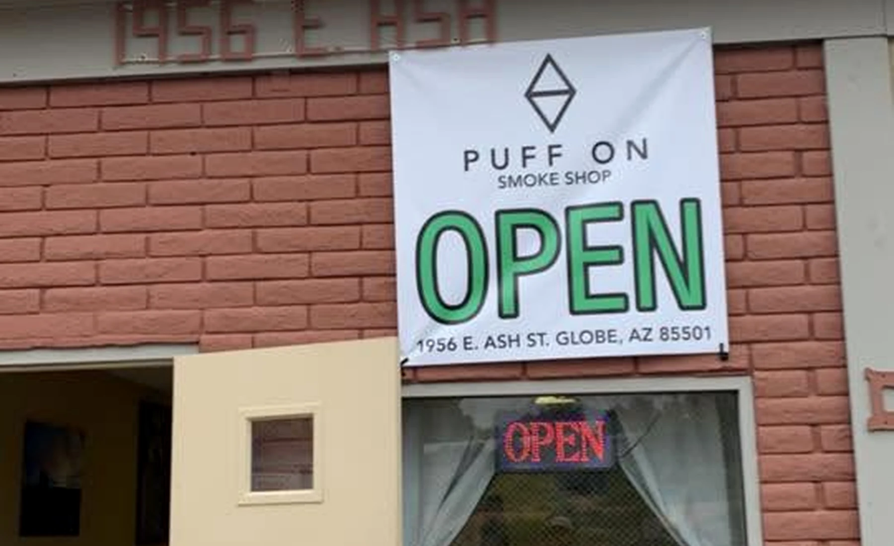 Puff On Premium Smoke Shop Counter